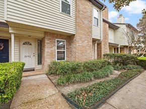 2592 Bering, Houston TX 77057