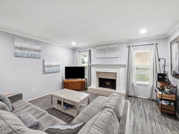 2592 Bering, Houston TX 77057