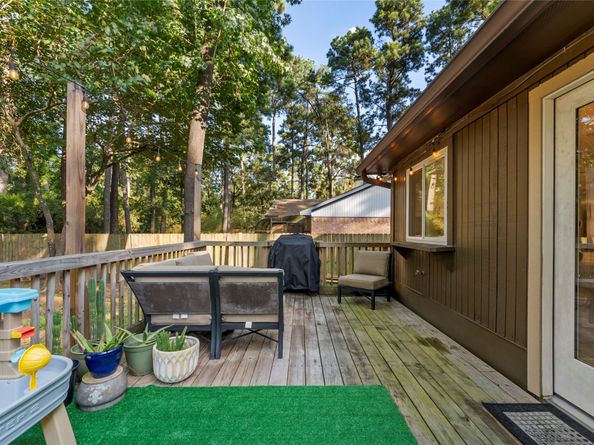 102 N Woodstock Circle Drive, The Woodlands TX 77381