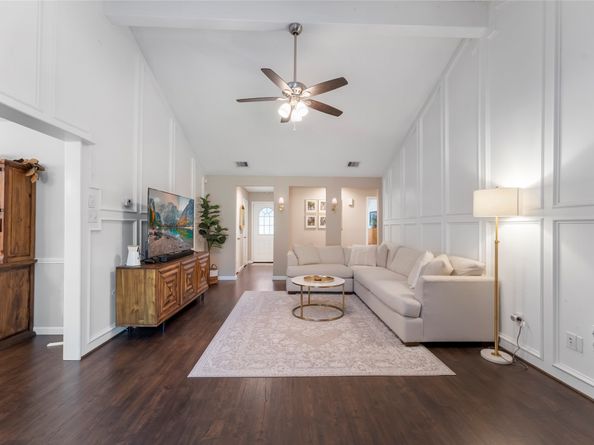 102 N Woodstock Circle Drive, The Woodlands TX 77381
