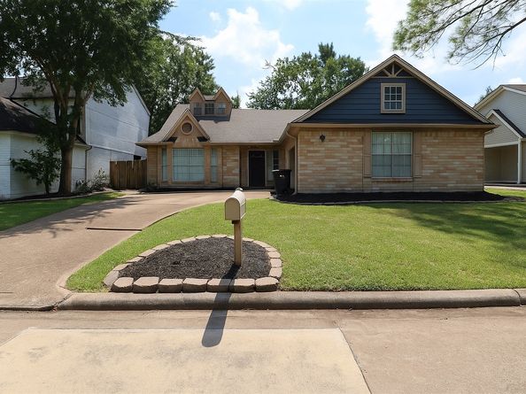 12815 Ashford Knoll Drive, Houston TX 77082