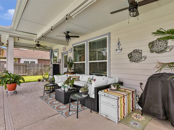 411 Seabiscuit Boulevard, New Caney TX 77357