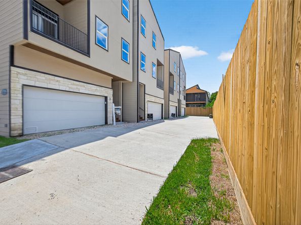 1216 E 34th St A Street, Houston TX 77022