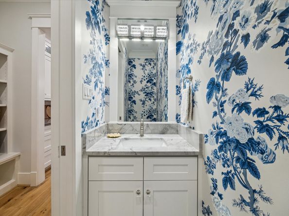 221 W 26th Street B, Houston TX 77008