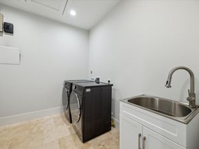 221 W 26th Street B, Houston TX 77008