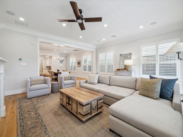 221 W 26th Street B, Houston TX 77008
