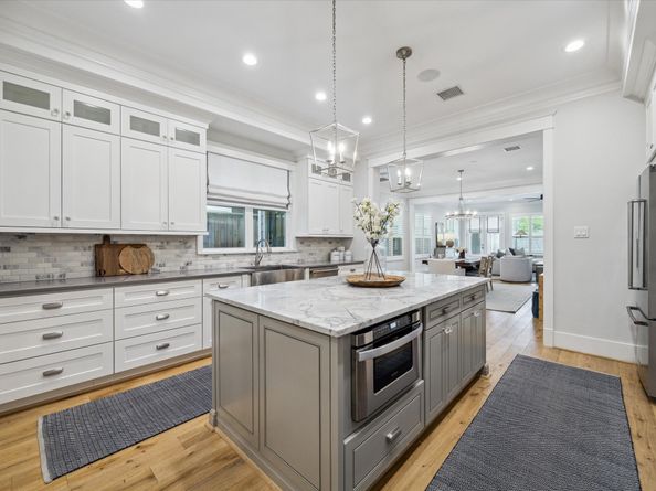 221 W 26th Street B, Houston TX 77008
