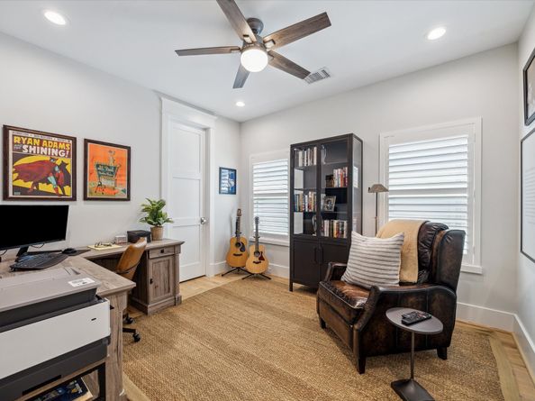 221 W 26th Street B, Houston TX 77008