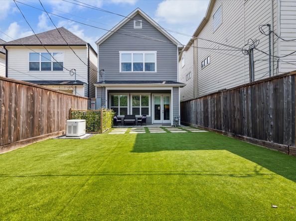 221 W 26th Street B, Houston TX 77008