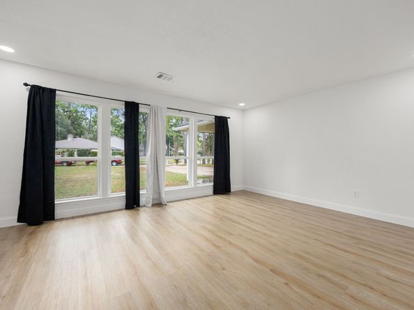 5914 Lawn Lane, Houston TX 77088