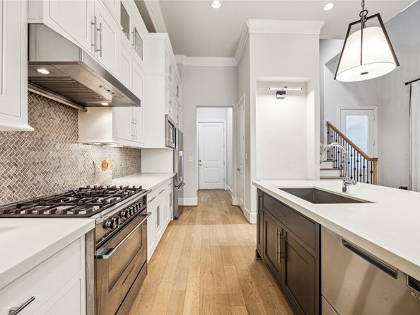1212 W 16th Street, Houston TX 77008
