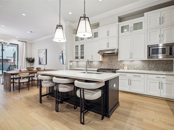 1212 W 16th Street, Houston TX 77008