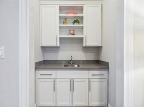 1212 W 16th Street, Houston TX 77008