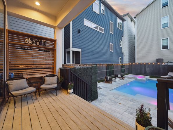 1212 W 16th Street, Houston TX 77008