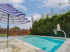 327 Yale Oaks Lane, Houston TX 77091