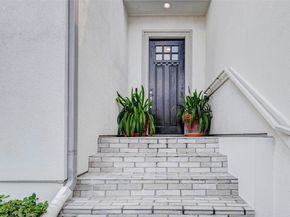 327 Yale Oaks Lane, Houston TX 77091