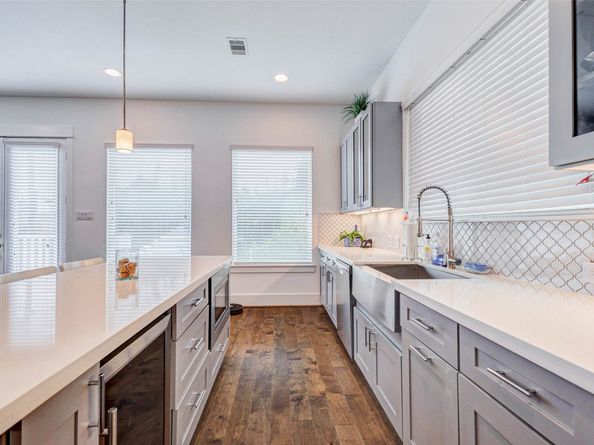 327 Yale Oaks Lane, Houston TX 77091