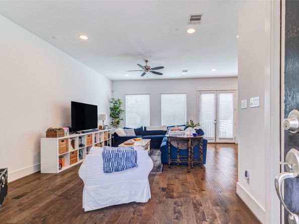327 Yale Oaks Lane, Houston TX 77091