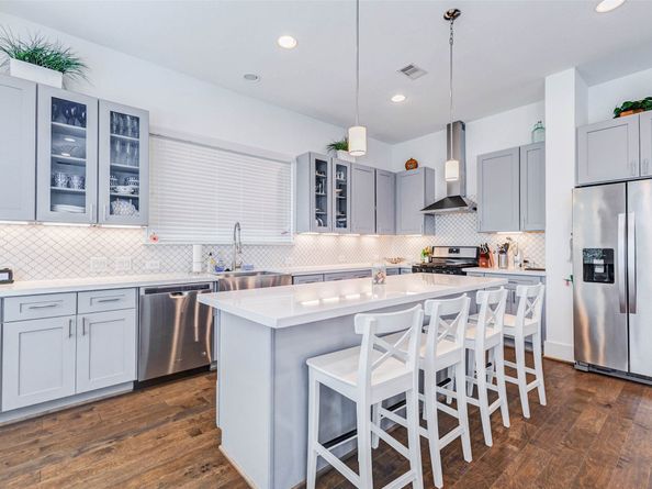 327 Yale Oaks Lane, Houston TX 77091