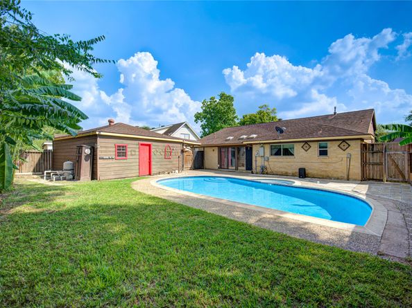 12302 Meadowdale Drive, Meadows Place TX 77477