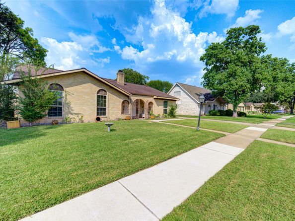 12302 Meadowdale Drive, Meadows Place TX 77477