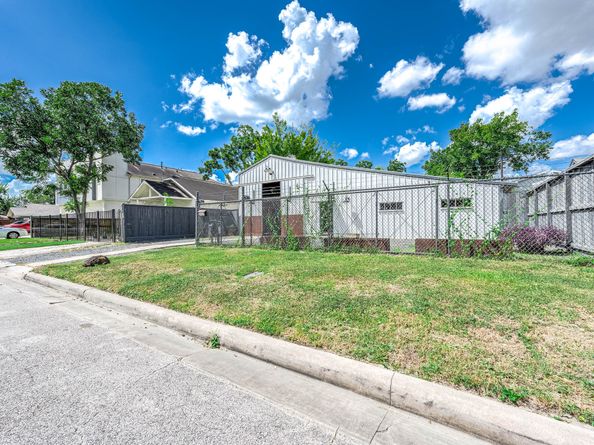 3901 Billingsley Street 1, Houston TX 77009