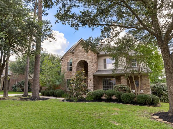14 N Bardsbrook Circle, The Woodlands TX 77382