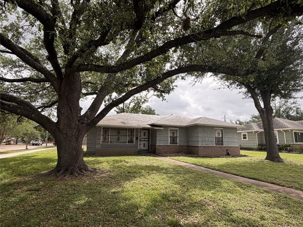 1018 Worthshire Street, Houston TX 77008