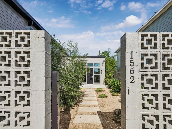 1562 Cheshire Lane, Houston TX 77018