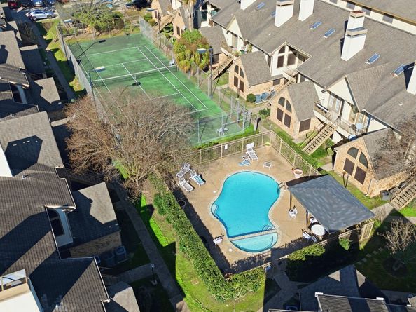 2425 Holly Hall Street 100, Houston TX 77054