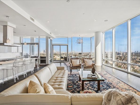 2727 Kirby Drive 19F, Houston TX 77098