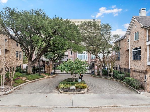 26 Stalynn Lane, Houston TX 77027