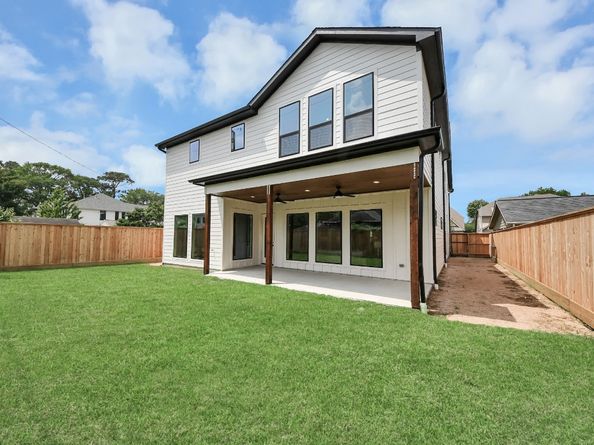 1705 Saxon Drive, Houston TX 77018