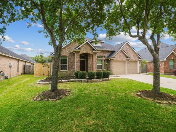 15919 Walnut Shores Drive, Houston TX 77044