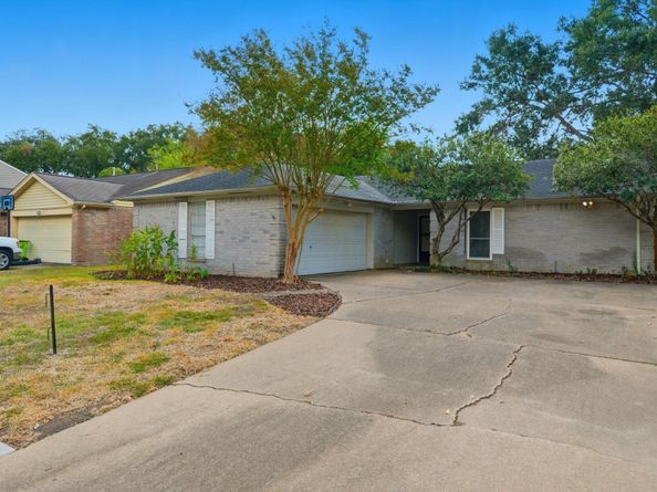 15611 Meadow Village Drive, Houston TX 77095