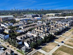 5909 Katy Street, Houston TX 77007