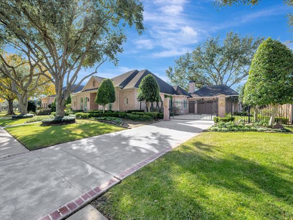 3706 Almond Creek Drive, Houston TX 77059