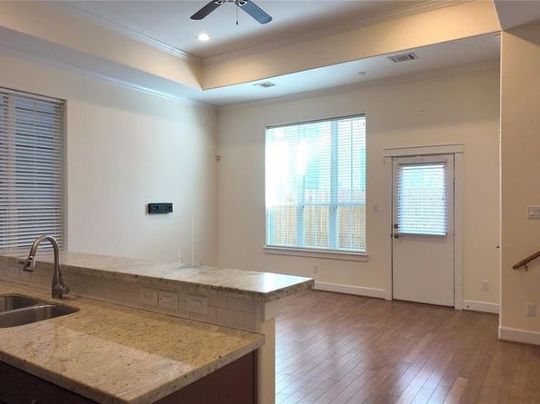 902 W 20th Street B, Houston TX 77008