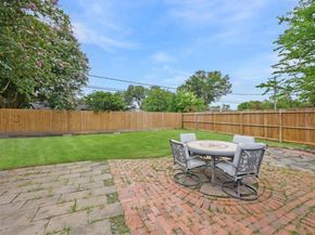 9535 Meadowbriar Lane, Houston TX 77063