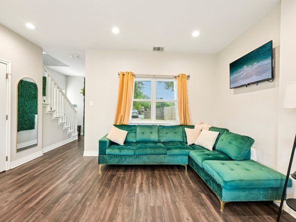 210 Garrotsville Street, Houston TX 77022