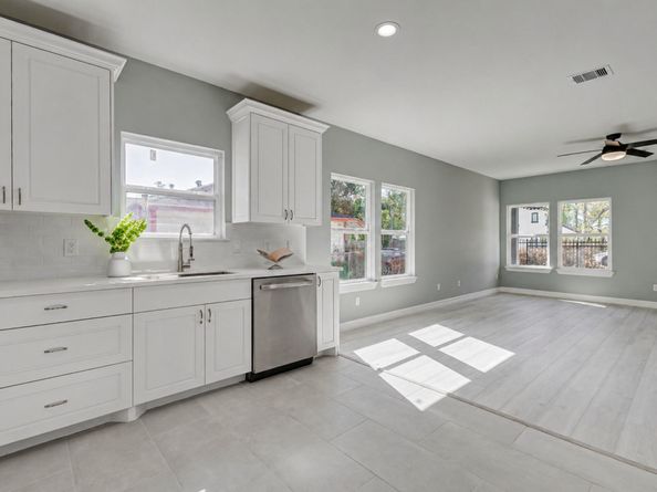 6705 Roanoke St, Houston TX 77028