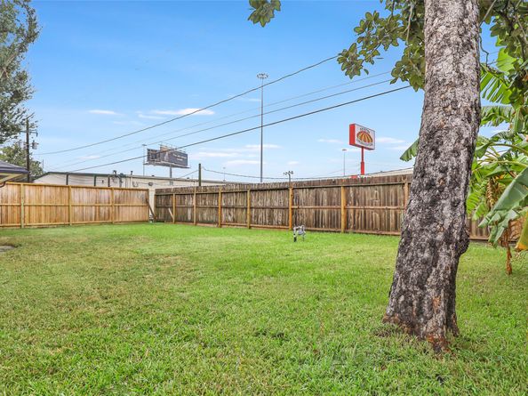 1623 Fawnhope Drive, Houston TX 77008