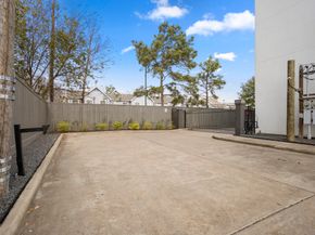 1310 W Dallas Street, Houston TX 77019