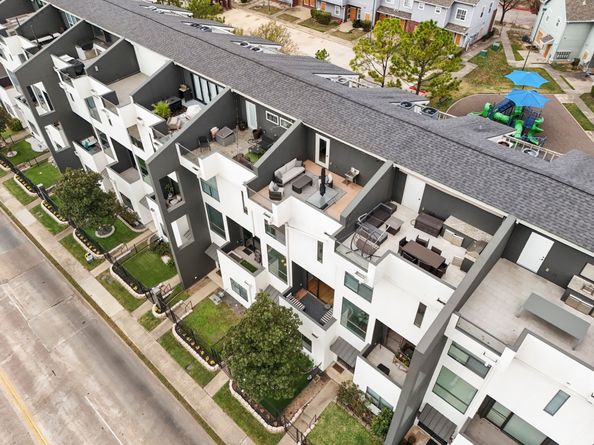 1310 W Dallas Street, Houston TX 77019