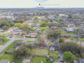 723 E Spreading Oak Drive, Houston TX 77076