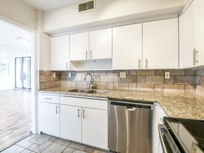 5001 Woodway Drive 1502, Houston TX 77056