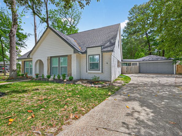 2127 Whispering Trails Circle, Kingwood TX 77339