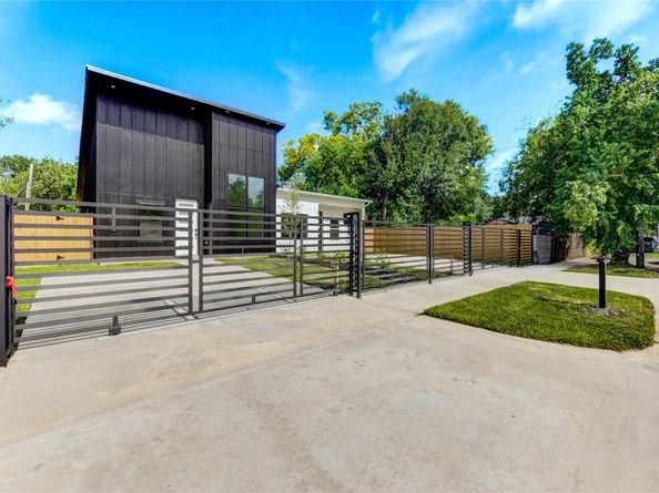 6710 Kassarine Pass A/B, Houston TX 77033