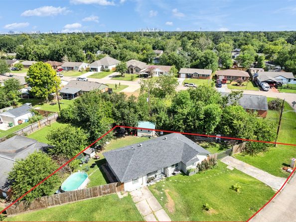 5739 Waterford Drive, Houston TX 77033