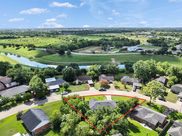 5739 Waterford Drive, Houston TX 77033